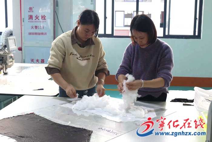 宁化:冬日“暖心”订单剧增 博泰服饰赶制火热