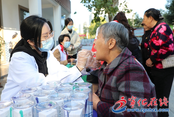 宁化:情暖社区高龄老人