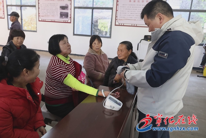 城郊镇:健康科普进乡村 讲座暖心护民生
