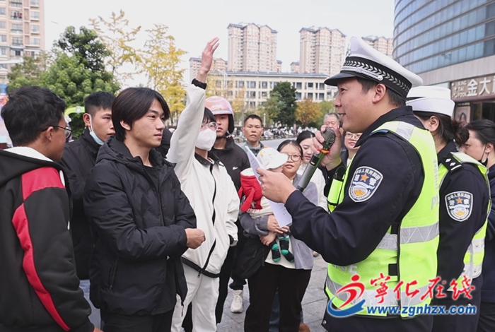 宁化开展全国交通安全日宣传活动