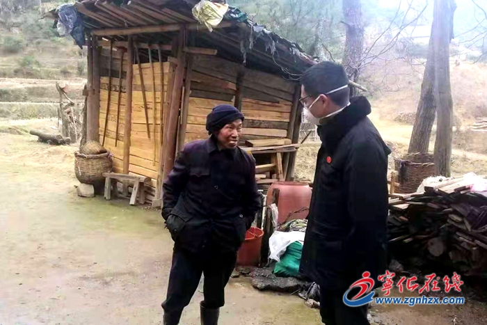 宁化水茜张坊村：防治疫情走访孤寡老人两不误